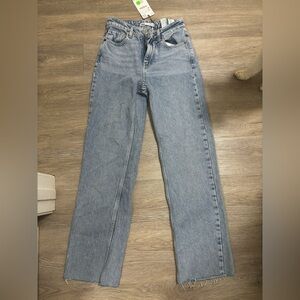 Zara straight fit jeans with raw hem 
High rise, straight leg, ankle size 00